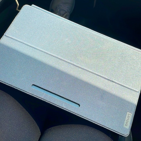 Lenovo quad Chromebook/Tablet - Picture 5 of 7